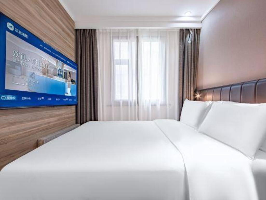 Hanting Premium Loushanguan Road Metro Station 3*