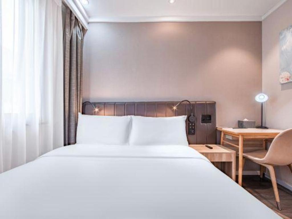 Hanting Premium Loushanguan Road Metro Station Hotel 3*