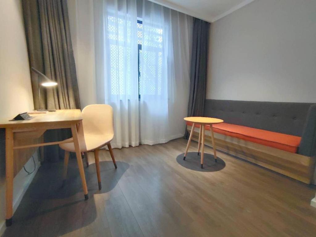 Hotel Hanting Premium Loushanguan Road Metro Station Shanghai