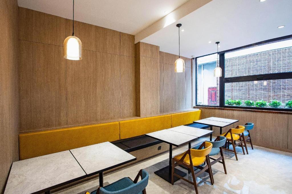 Hotel Hanting Premium Loushanguan Road Metro Station