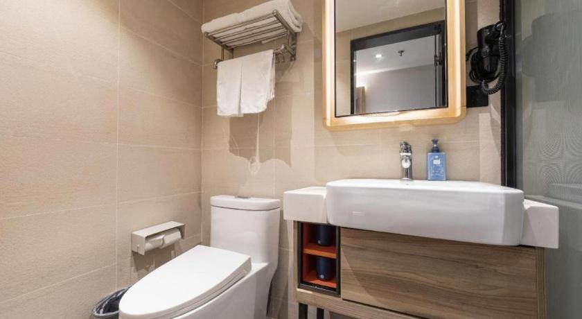 Hanting Premium Loushanguan Road Metro Station Hotel Shanghai