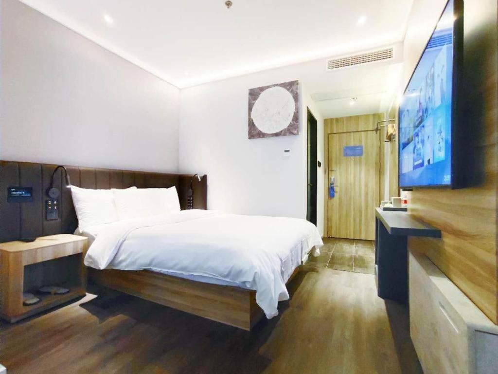 Hanting Premium Loushanguan Road Metro Station 3* Shanghai