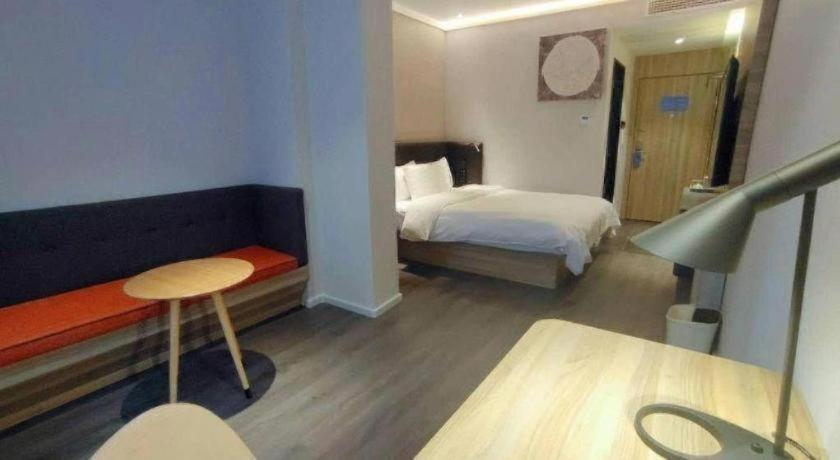 Hanting Premium Loushanguan Road Metro Station Hotel Shanghai