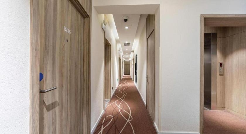 Hanting Premium Loushanguan Road Metro Station 3* Shanghai