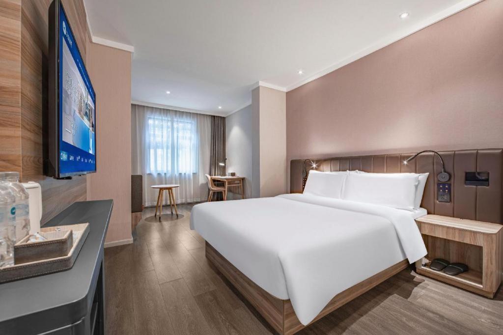 Hanting Premium Loushanguan Road Metro Station Hotel 3*