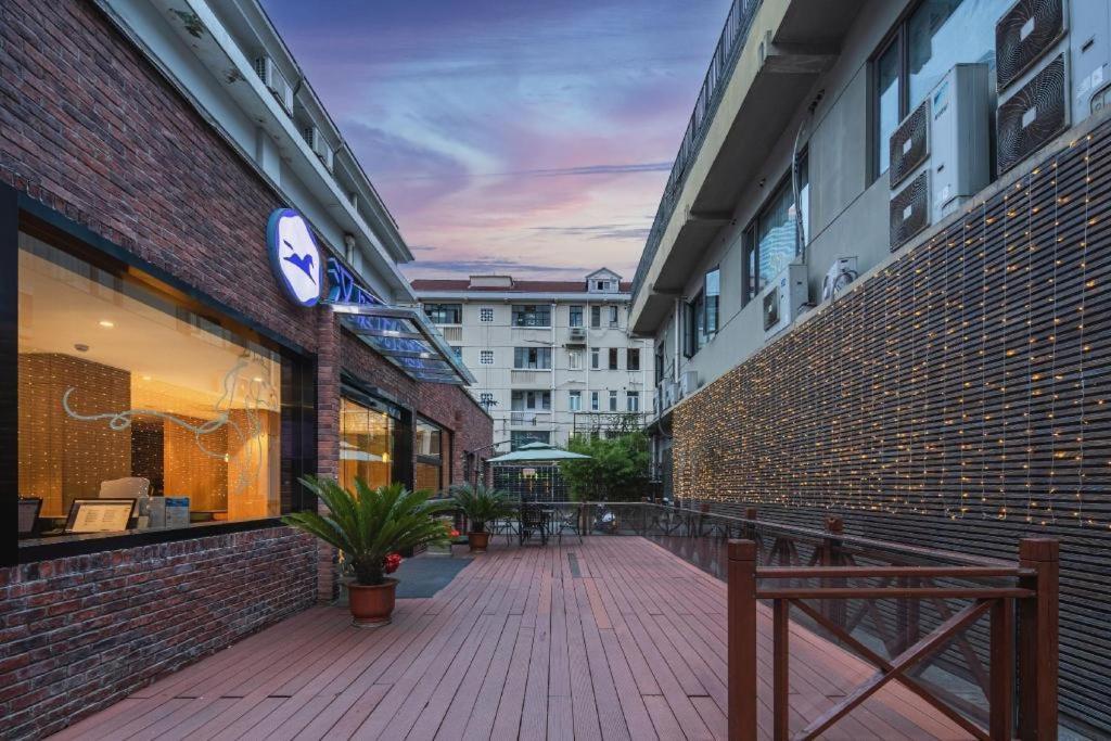 Hanting Premium Loushanguan Road Metro Station 3* Shanghai