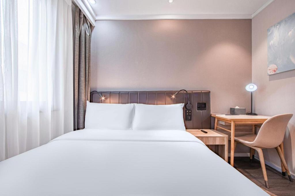 Hanting Premium Loushanguan Road Metro Station Hotel Shanghai