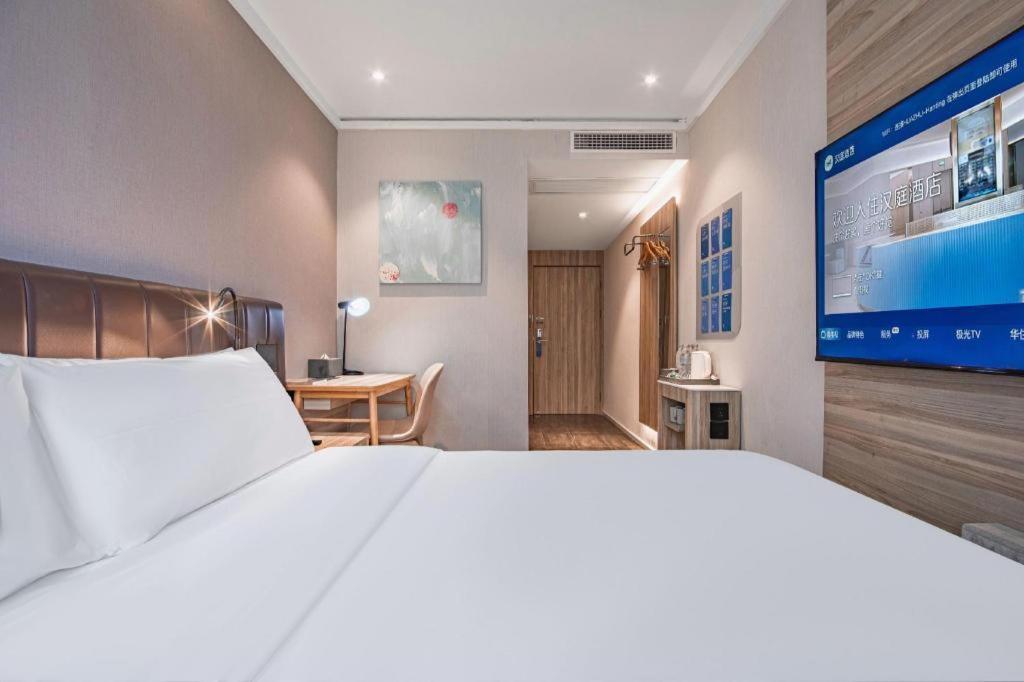 Hanting Premium Loushanguan Road Metro Station Hotel 3*